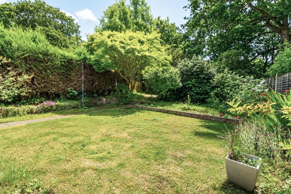 Property photo 2 of 16 Garden