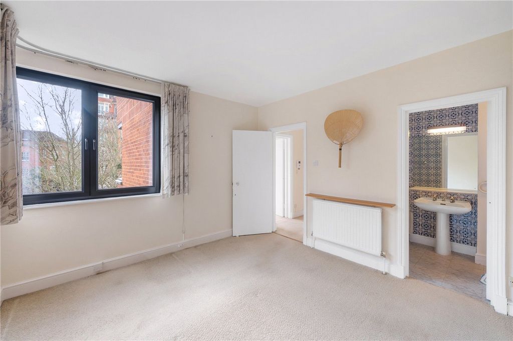 Property photo 3 of 11 Bedroom 1