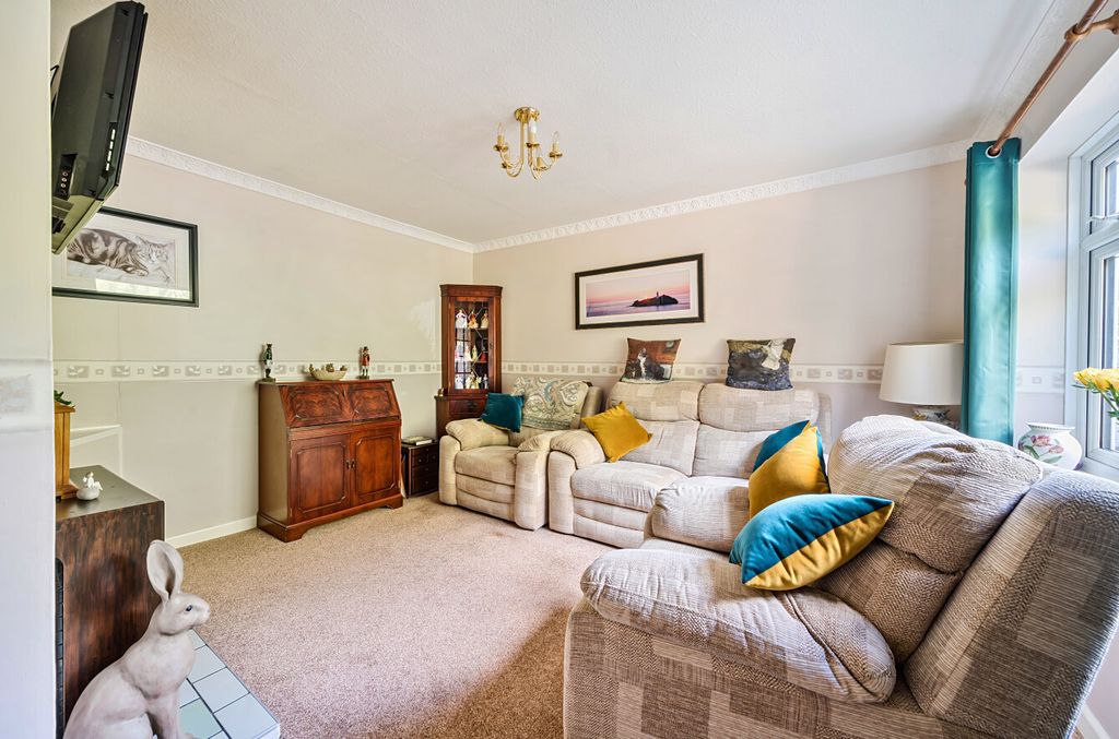 Property photo 3 of 14 1347871-23-68c400...