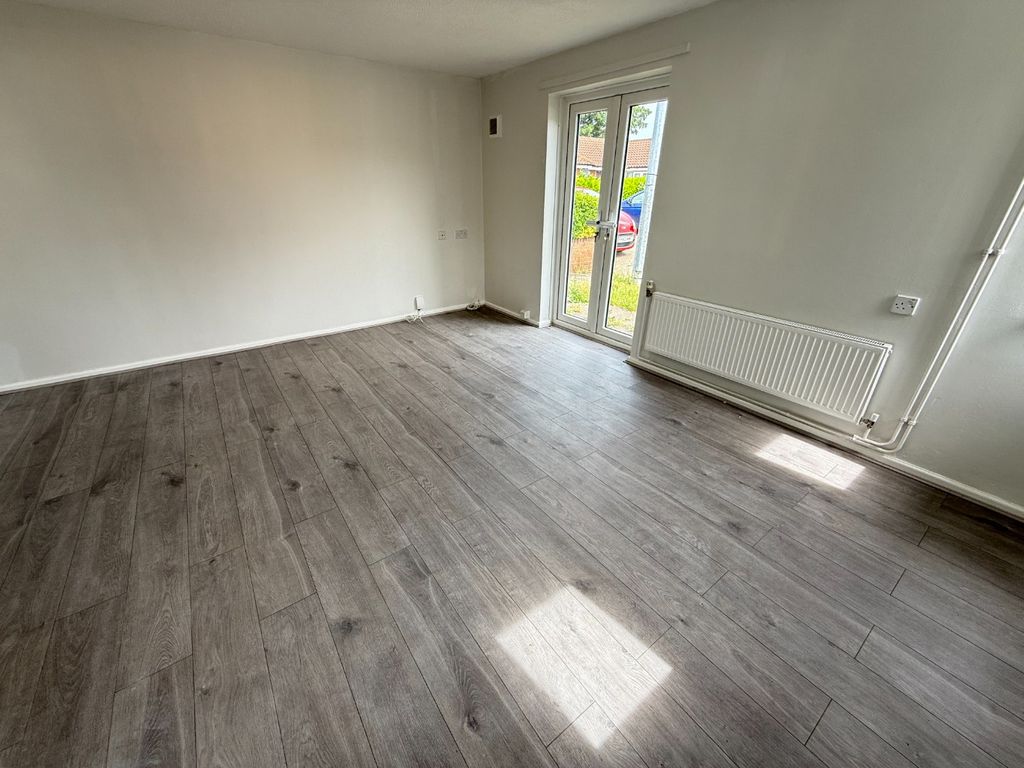 Property photo 3 of 7 5208163