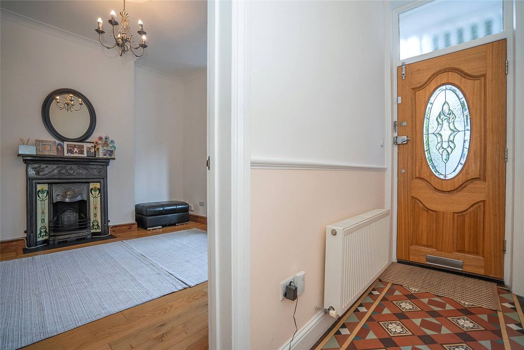 Property photo 2 of 27 Entrance Hall