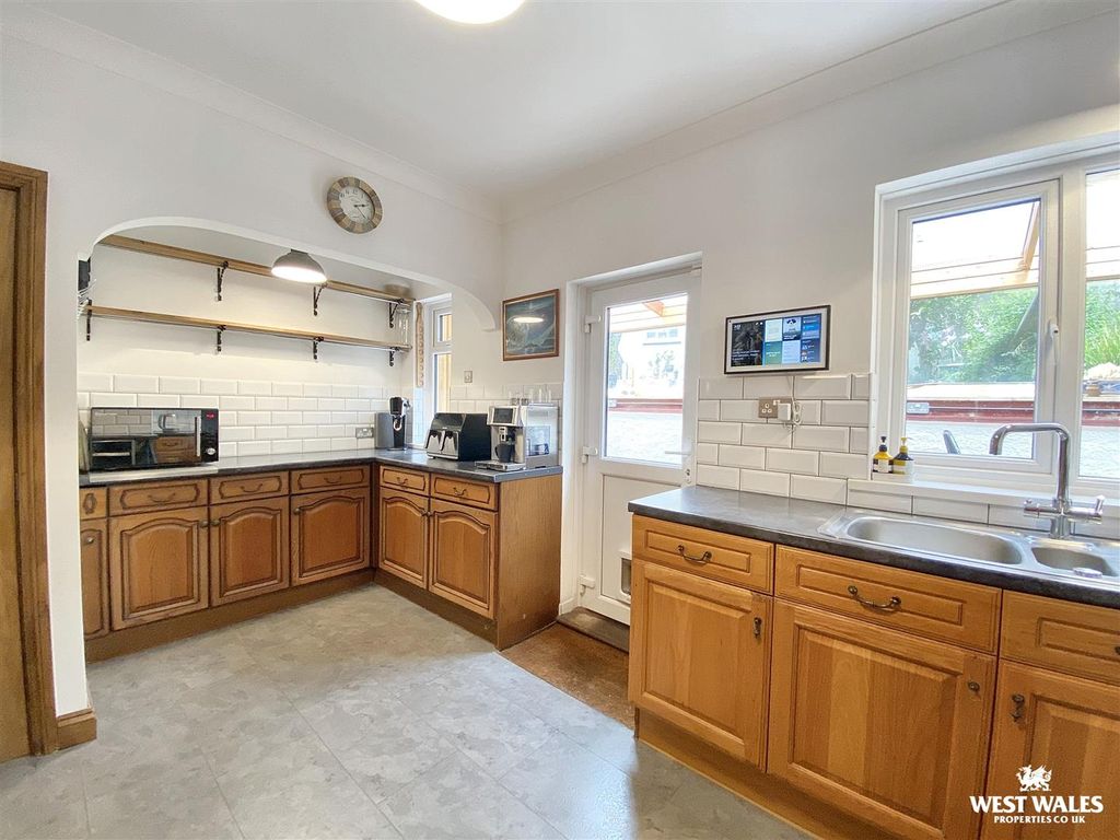 Additional image 11 of 3 bed detached house for salePier Road, Pembroke Dock SA72