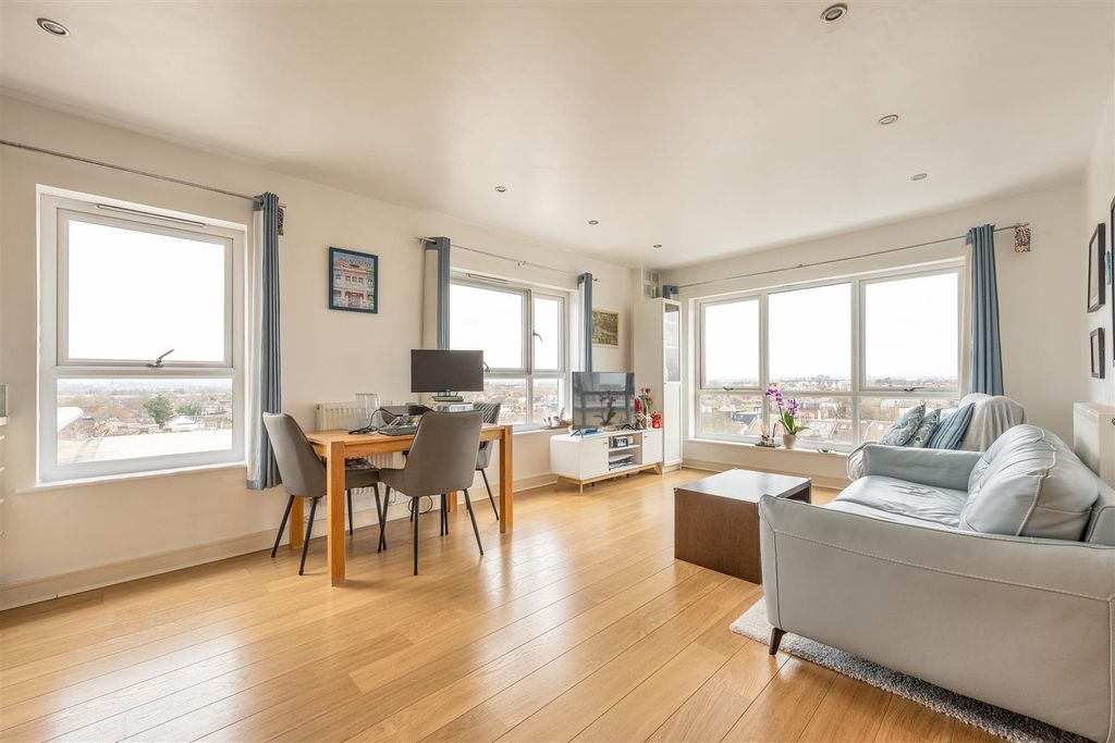 Property photo 2 of 19 Thomas Jacomb Place, E17