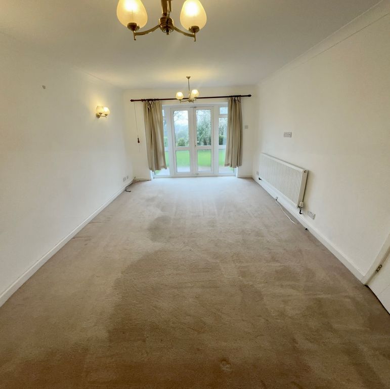 Property photo 3 of 14 Living Room