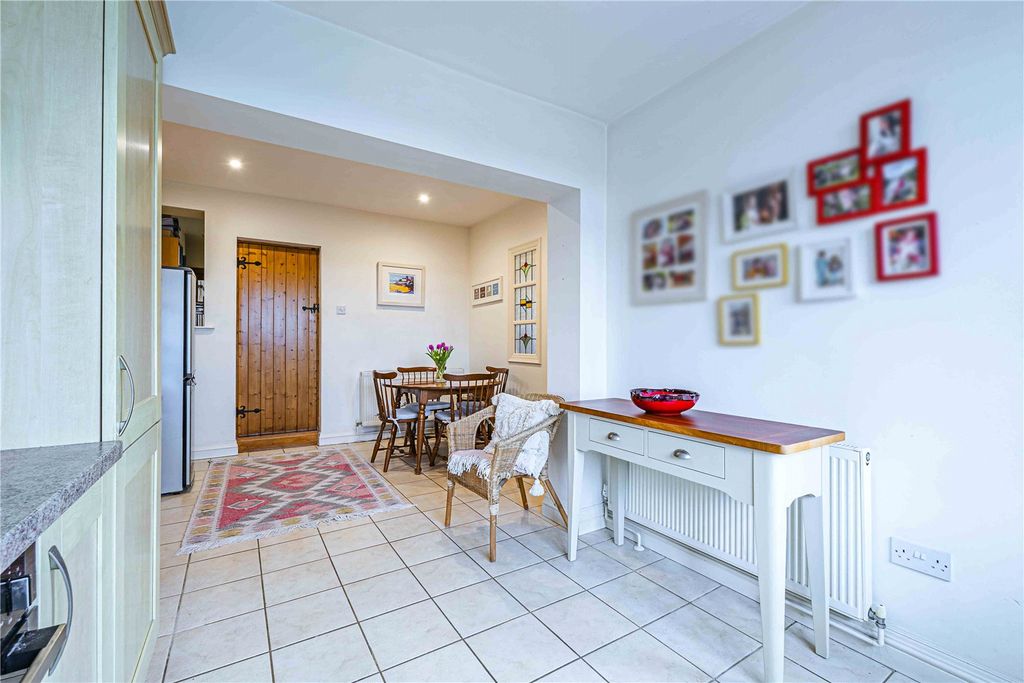 Additional image 7 of 3 bed semi-detached house for saleTring Road, Dunstable, Central Bedfordshire LU6