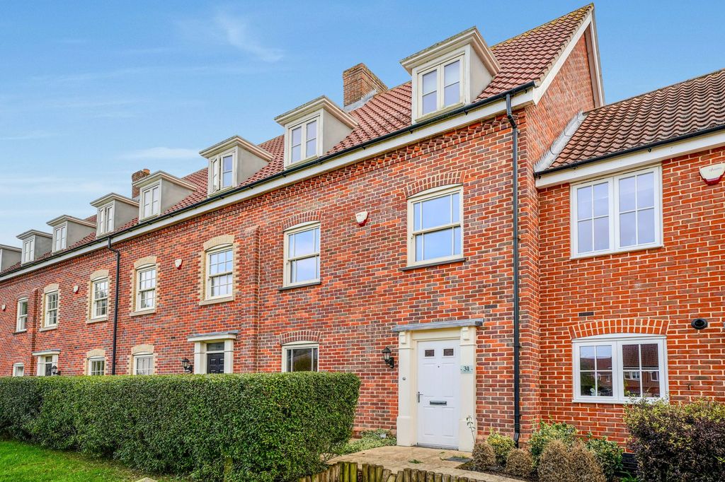 Property photo 1 of 32