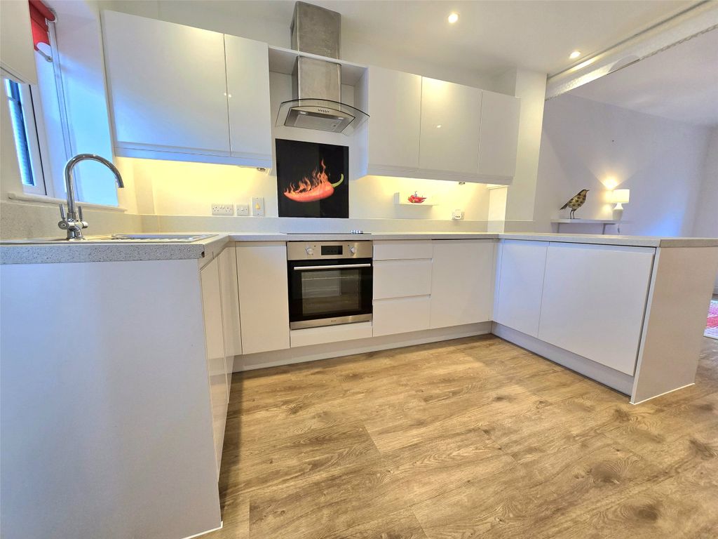 Property photo 2 of 11 2 - Picture No. 09