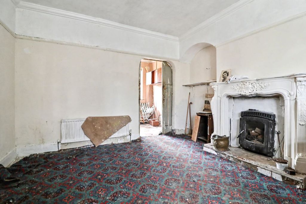 Property photo 3 of 12