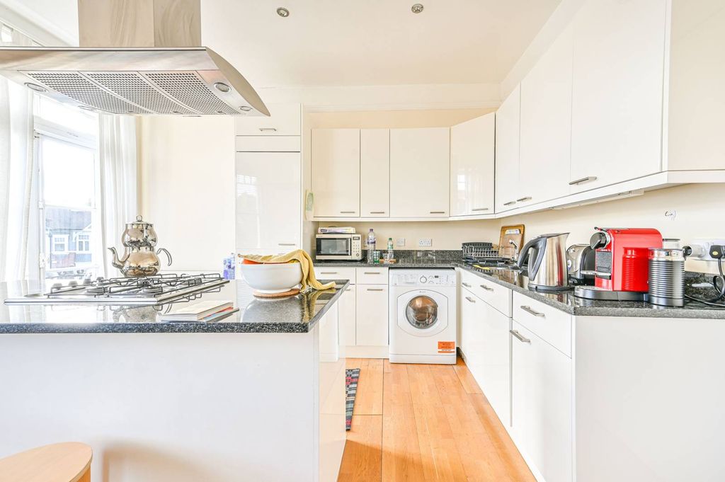 Property photo 3 of 8