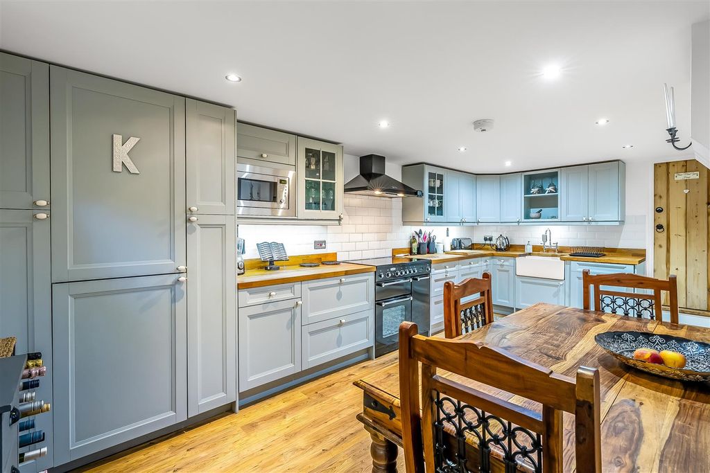 Property photo 2 of 27 2-Rockfield-Mount-15.Jpg