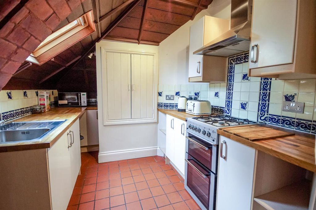 Property photo 2 of 15 3-Bed-Flat-Cheltenham-Town-Centre (13).Jpg