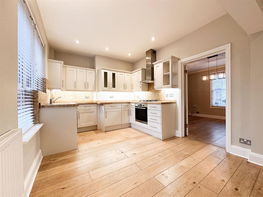 Property photo 2 of 12 Kitchen