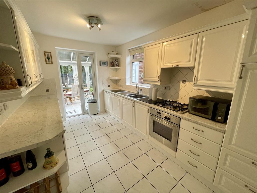 Property photo 3 of 15 Kitchen