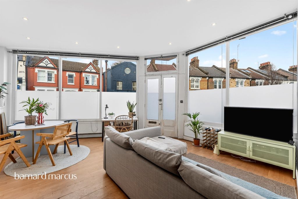 Property photo 2 of 9