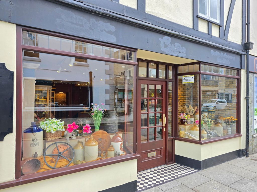 Property photo 3 of 12