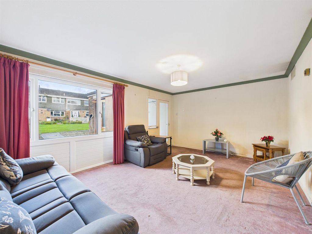 Property photo 3 of 11 Lounge