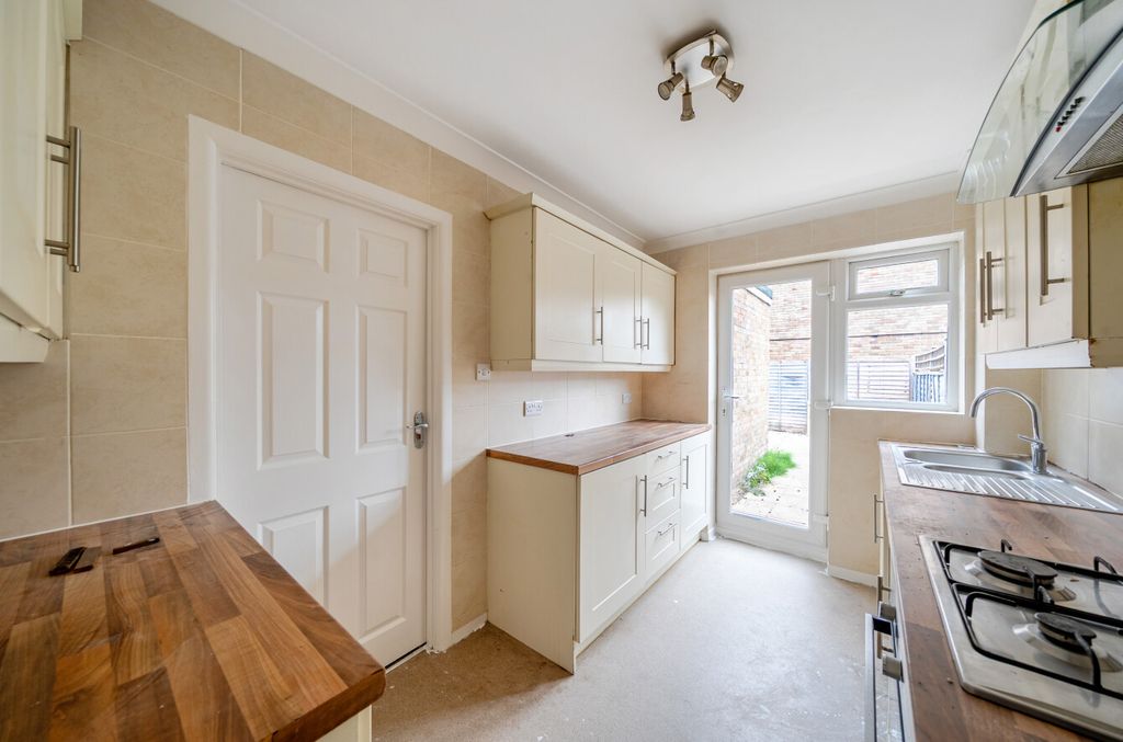 Property photo 2 of 16 1510147-9-1A01420...