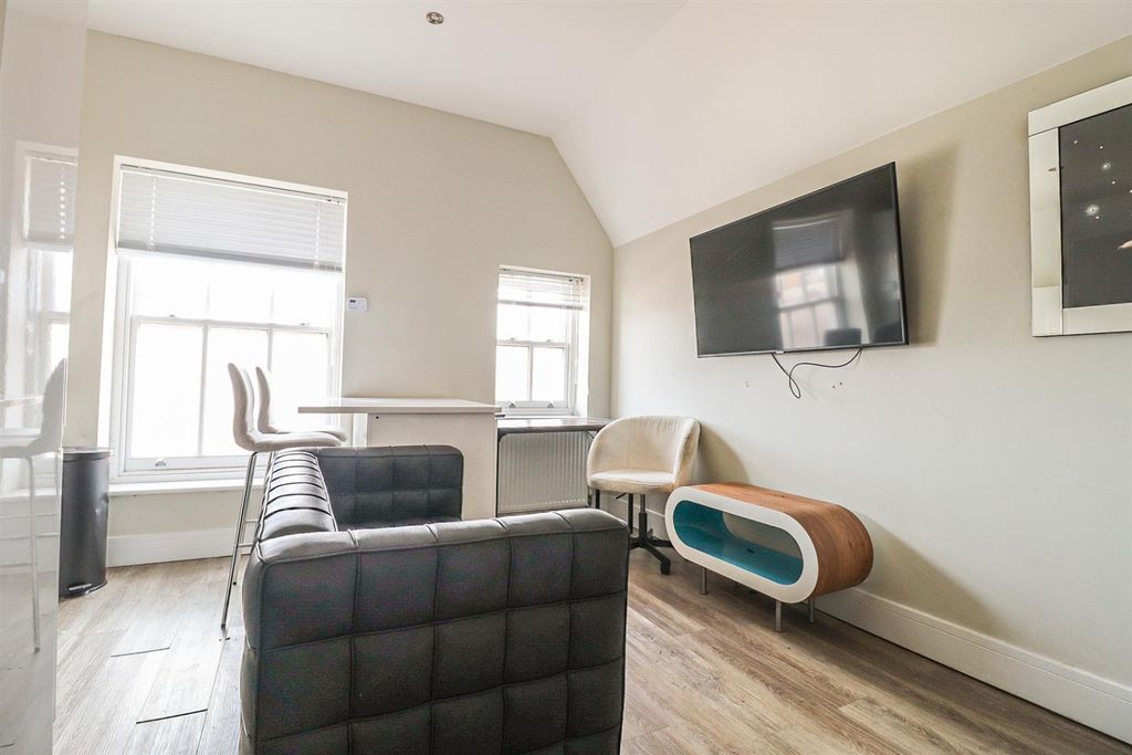 Property photo 3 of 9 4501215