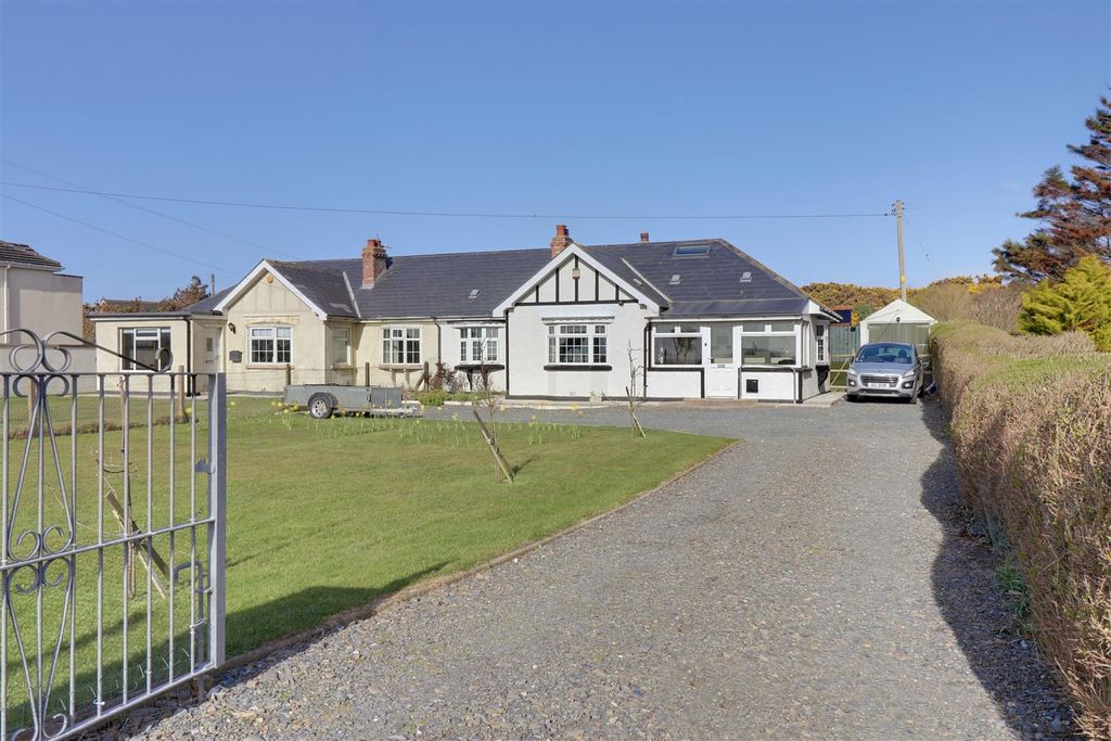 Property photo 2 of 17 Entrance