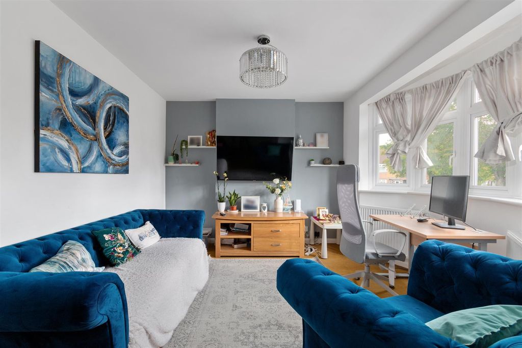Property photo 2 of 11 Thurleston Avenue