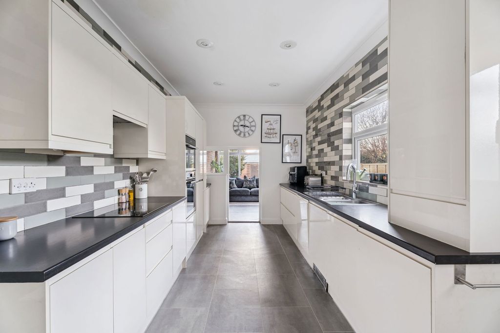 Property photo 3 of 23