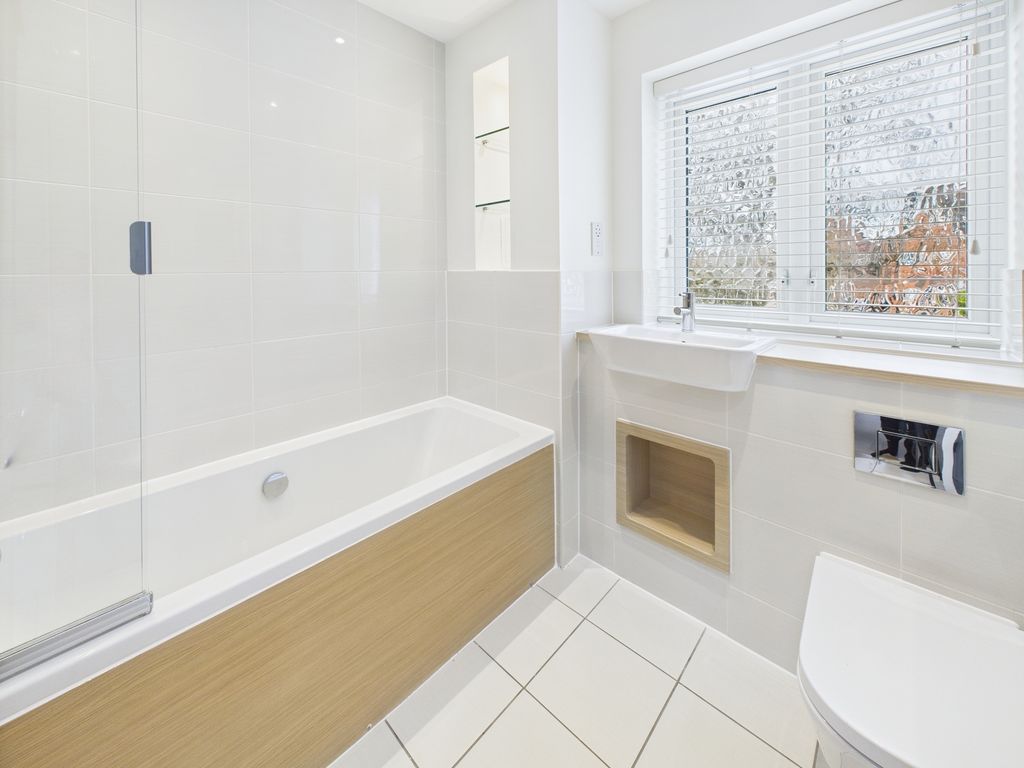 Additional image 16 of 4 bed semi-detached house to rentFarley Close, Wickhurst Green, Horsham, West Sussex RH12