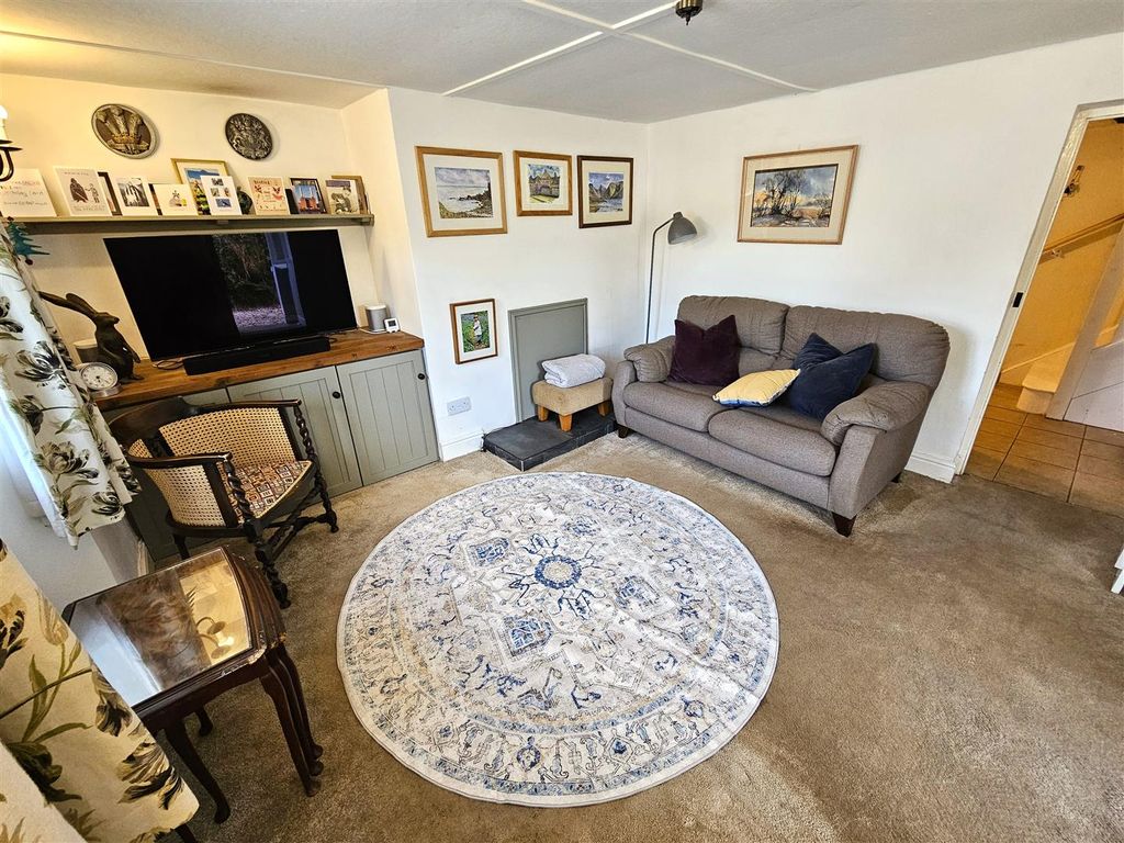 Property photo 2 of 21 Sitting Room.Jpg
