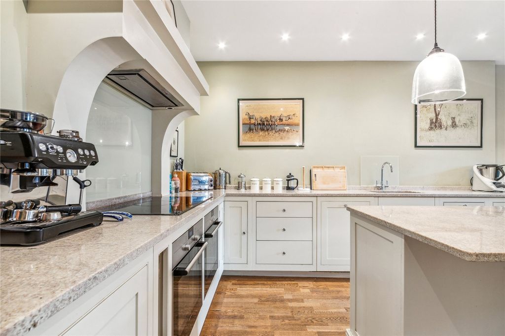Property photo 3 of 17 Kitchen