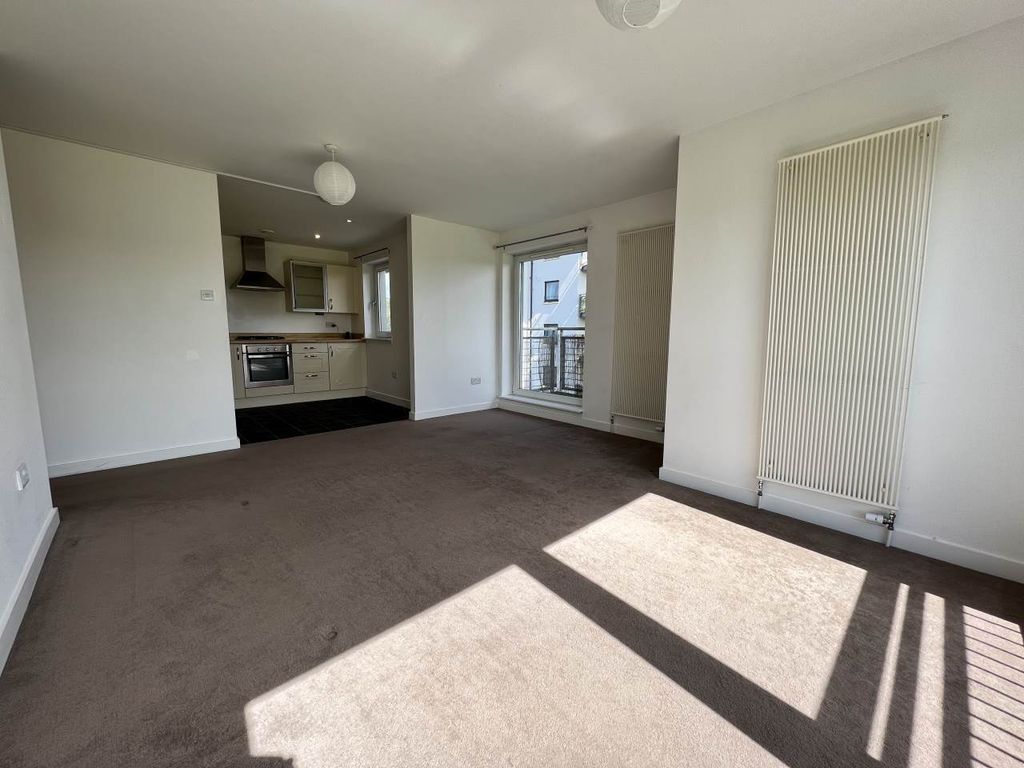 Property photo 2 of 8 Living