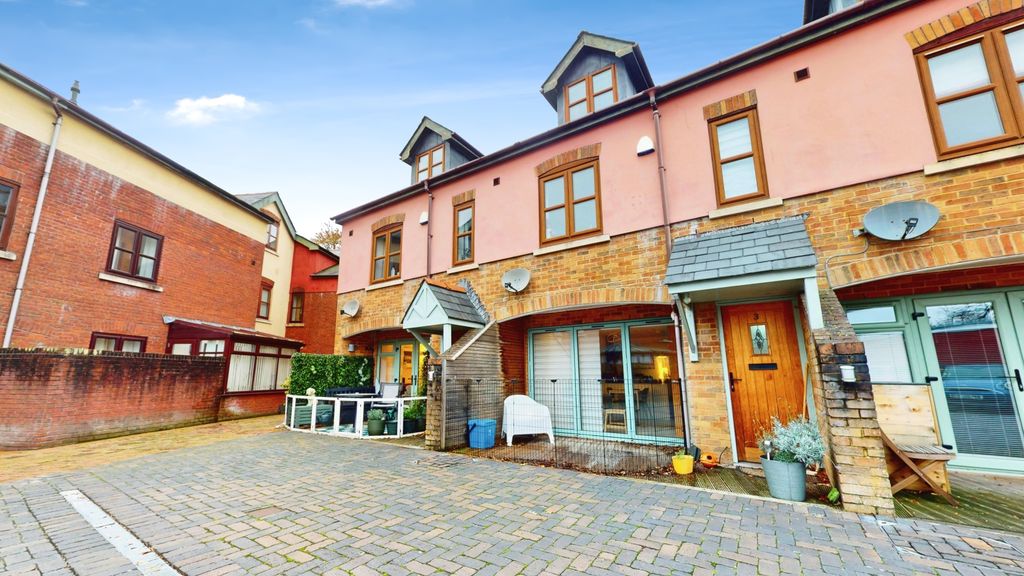 Property photo 1 of 9