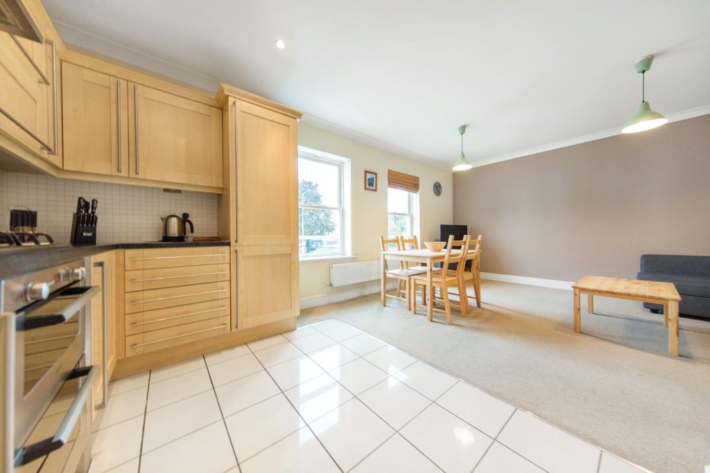Property photo 3 of 8 4395942