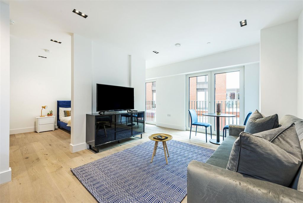 Property photo 3 of 18 Reception