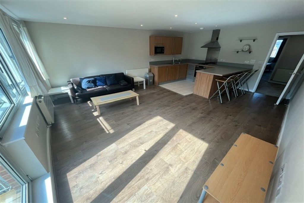 Property photo 1 of 13 (Main)