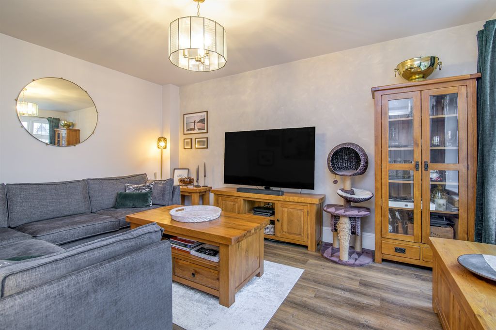 Property photo 3 of 21