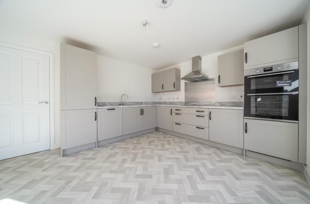 Property photo 2 of 18 Kitchen