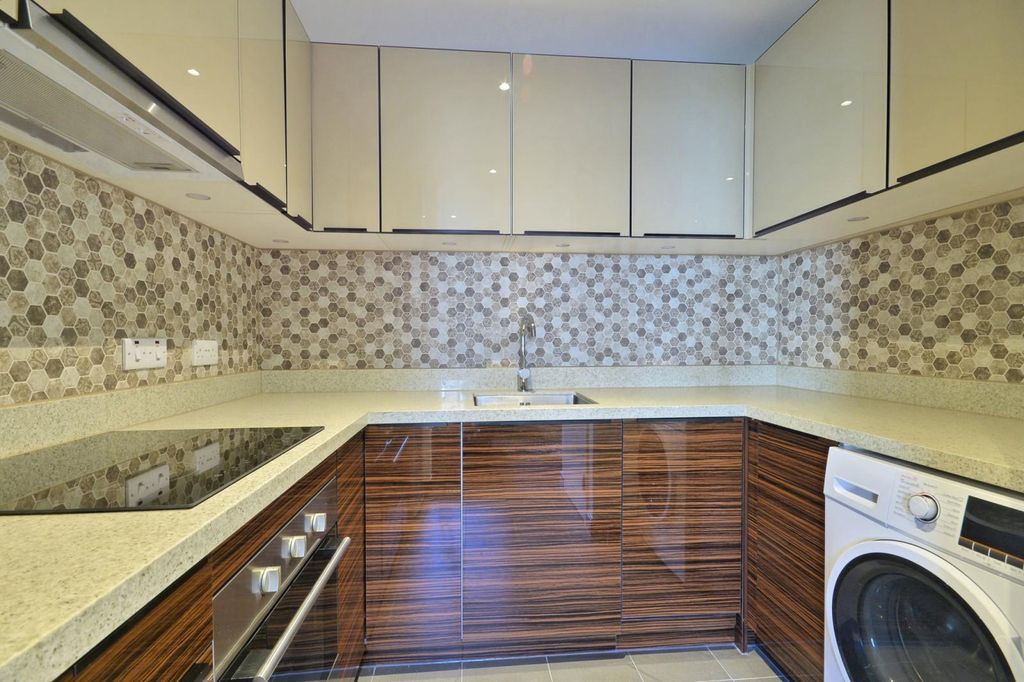 Property photo 2 of 7 Kitchen