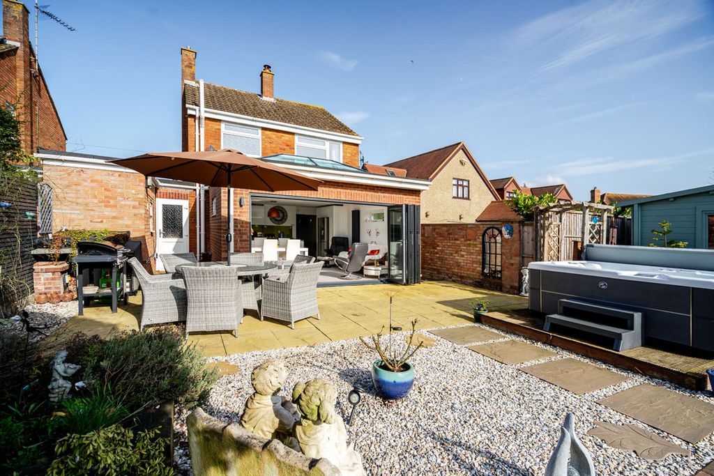 Property photo 2 of 30