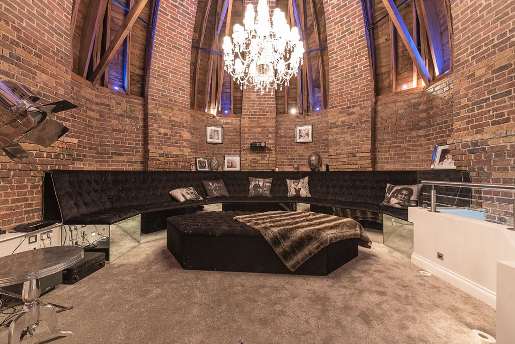 Property photo 2 of 12 Cinema Room