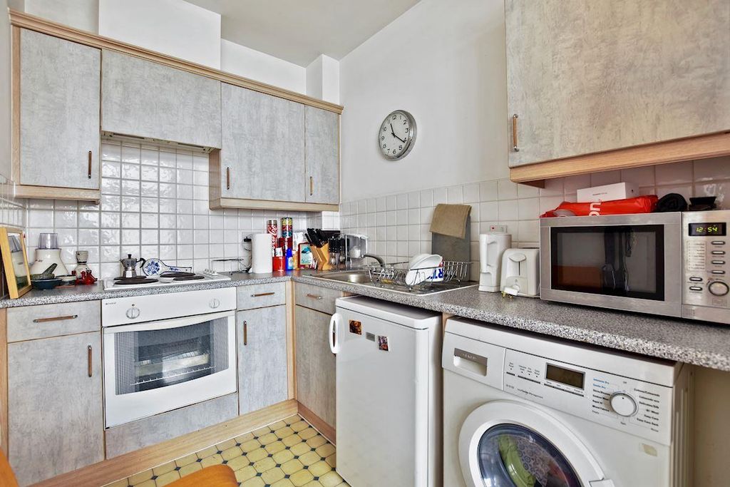 Property photo 2 of 10 Metro Central Heights