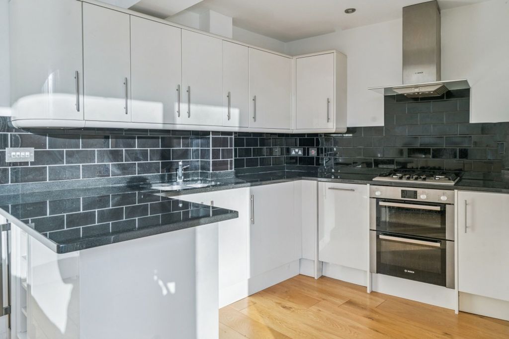 Property photo 3 of 25