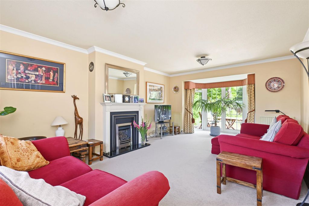 Property photo 3 of 13 Hartwell-Gardens-15.Jpg