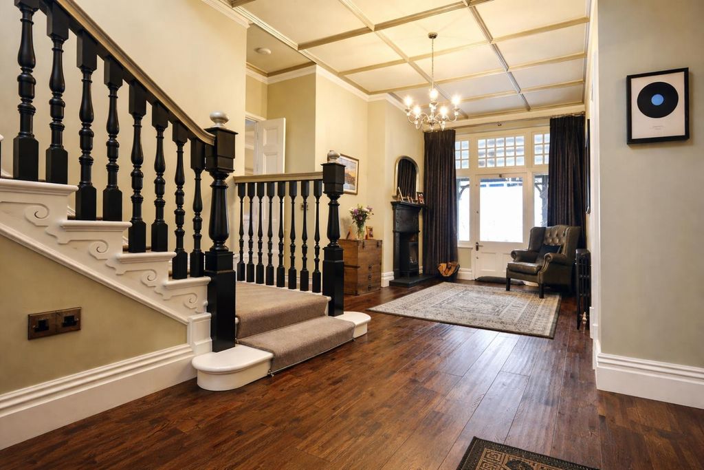 Property photo 3 of 60 21641ce8-E7E1-4E41-9823-Fdc8B9Aa4E2E