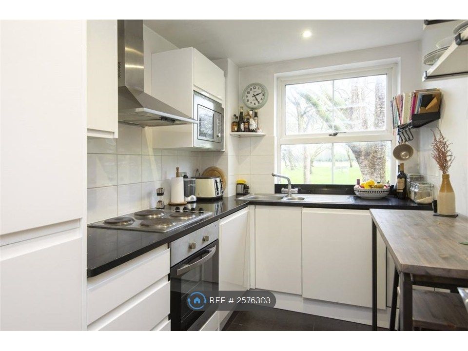 Property photo 3 of 9 Kitchen