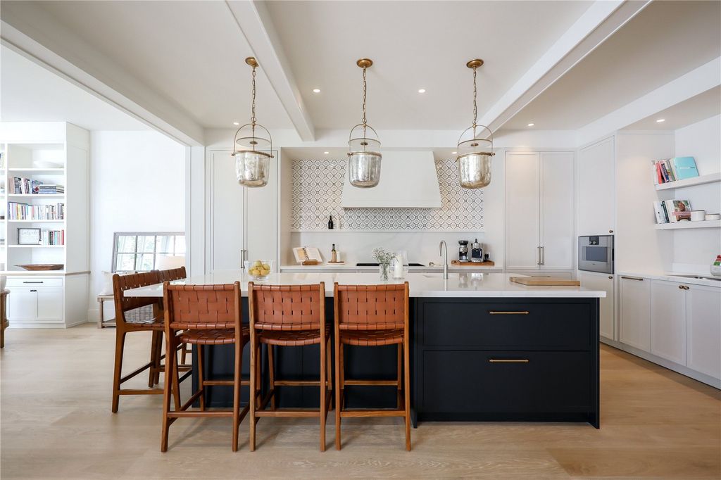 Property photo 2 of 20 Kitchen