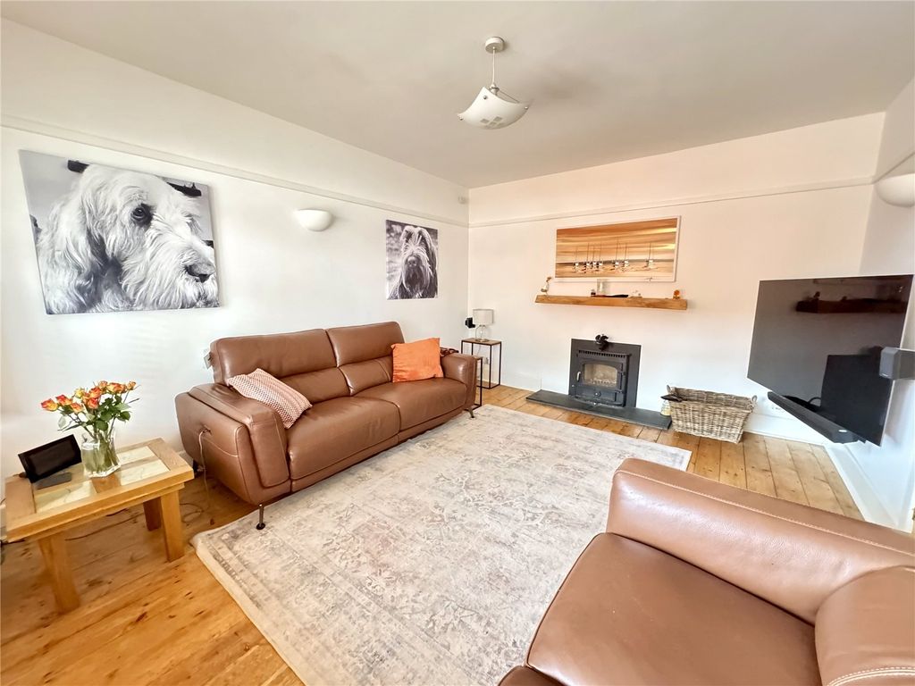 Property photo 2 of 22 Picture No. 28