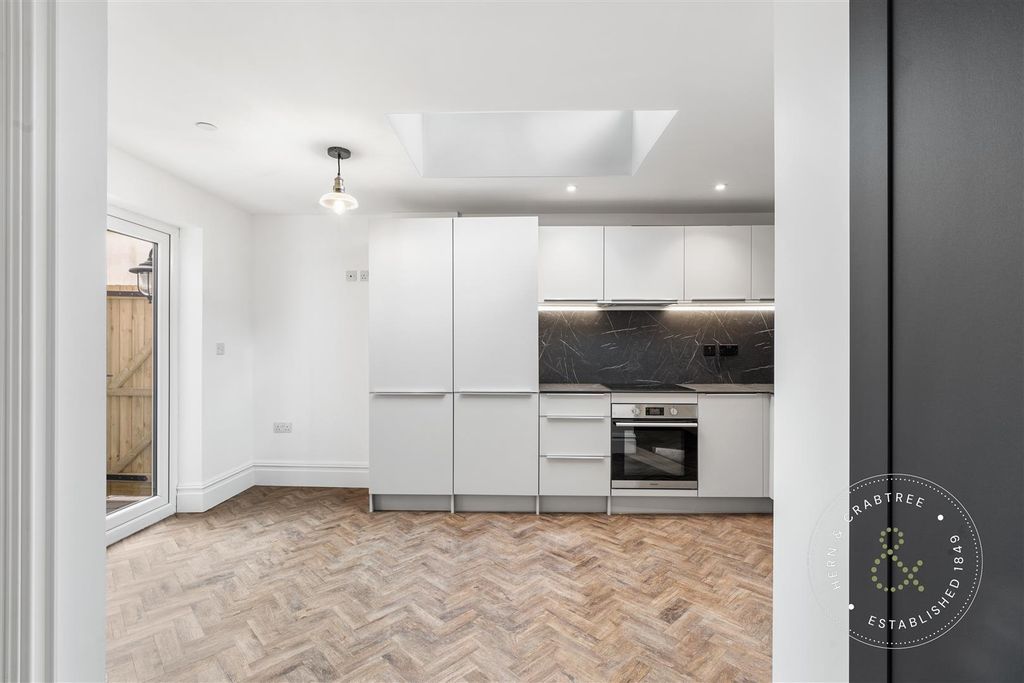 Property photo 3 of 20 Cathedral Road, Apt 3, Herncrabtree (2).Jpg