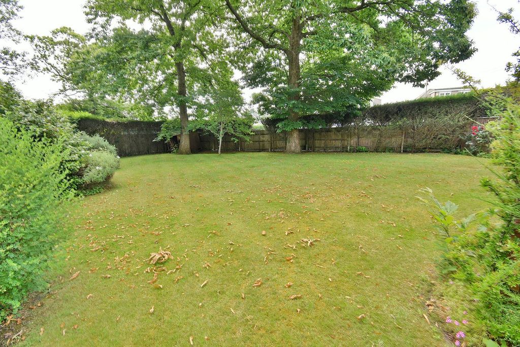 Property photo 2 of 27