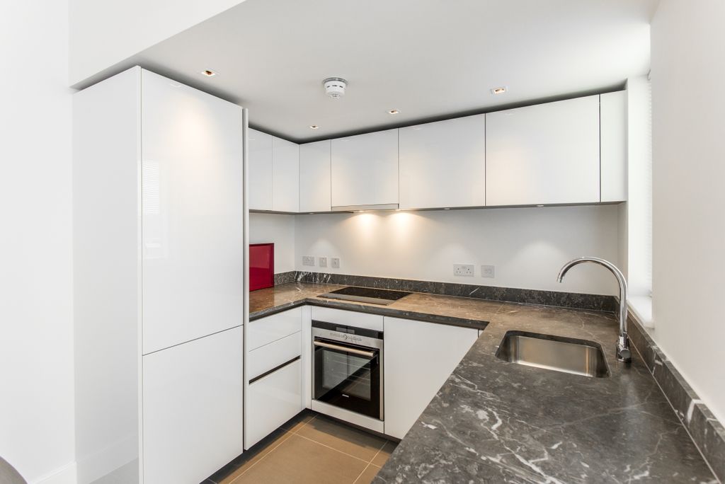 Property photo 3 of 9 Kitchen2