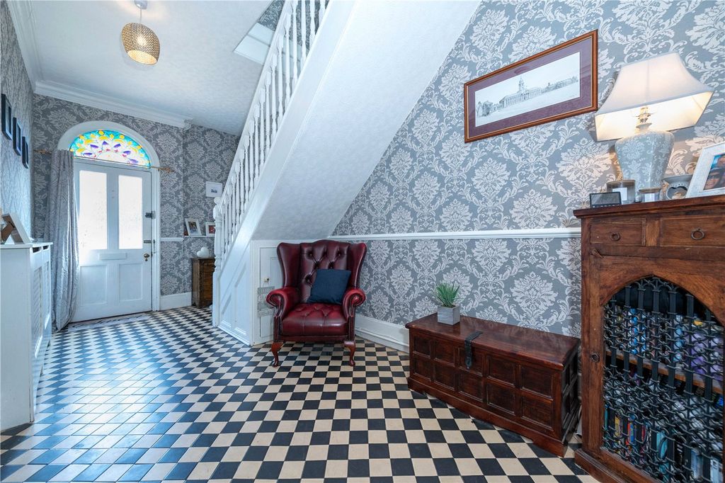 Property photo 2 of 16 Picture No. 18