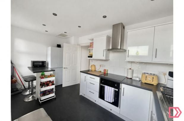 Property photo 1 of 7 Kitchen 2.Png